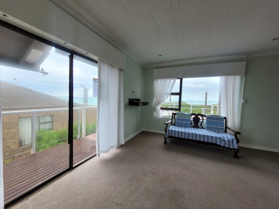 6 Bedroom Property for Sale in Paradise Beach Eastern Cape